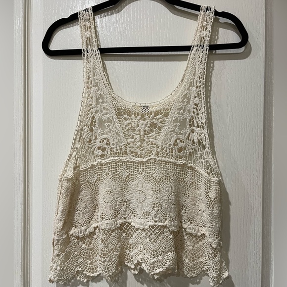 ISSI Boho Lace Crop Top - Picture 2 of 7